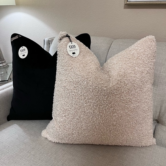 1-NWT CALLISTO HOME BOUCLE DECORATIVE
THROW PILLOW (Read description for detail) - Picture 12 of 15